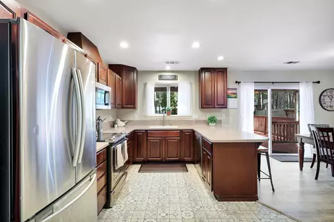 Kitchen - 30622 Figaro Dr, Shingletown, CA 96088 photo 4 of 5