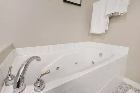 Bath - 30622 Figaro Dr, Shingletown, CA 96088 photo 2 of 5