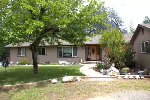 10057 N Star Dr, Redding, CA 96003