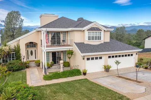1572 Saint Andrews Dr, Redding, CA 96003