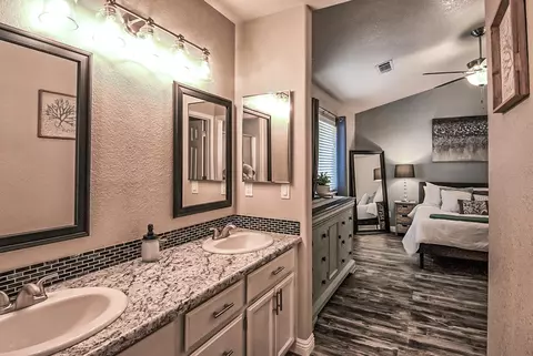 Bath - 815 Jantail Ct, Redding, CA 96003 photo 2 of 5