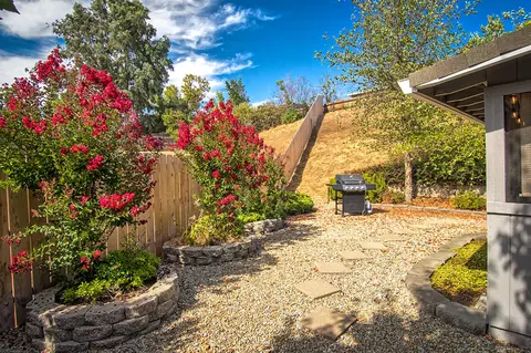 Exterior - 815 Jantail Ct, Redding, CA 96003 photo 8 of 9