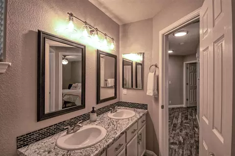 Bath - 815 Jantail Ct, Redding, CA 96003 photo 4 of 5