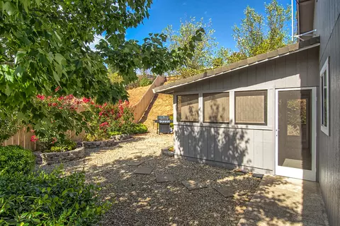Exterior - 815 Jantail Ct, Redding, CA 96003 photo 9 of 9