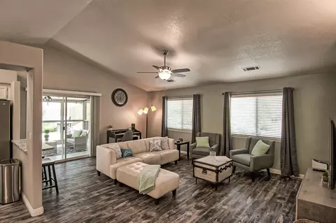 Living - 815 Jantail Ct, Redding, CA 96003 photo 3 of 4