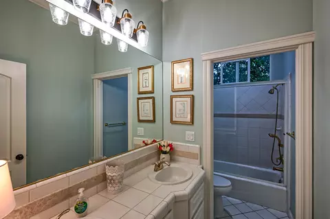 Bath - 1503 Spanish Bay Dr, Redding, CA 96003 photo 1 of 2