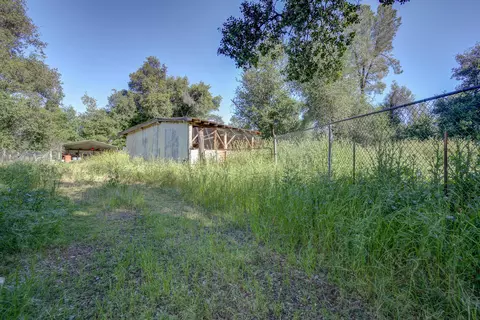 Exterior - 20192 Lyal Ln, Redding, CA 96002 photo 16 of 32