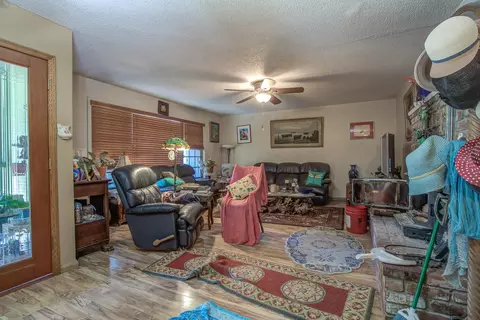 Living - 20192 Lyal Ln, Redding, CA 96002 photo 1 of 1