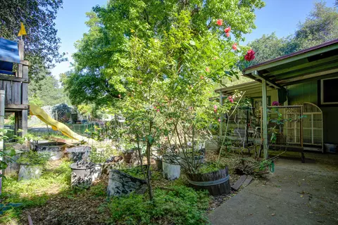 Exterior - 20192 Lyal Ln, Redding, CA 96002 photo 25 of 32