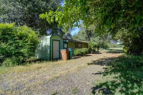 Exterior - 20192 Lyal Ln, Redding, CA 96002 photo 6 of 32