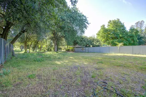 Exterior - 20192 Lyal Ln, Redding, CA 96002 photo 20 of 32