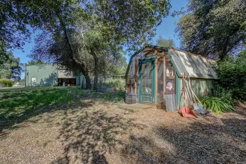 Exterior - 20192 Lyal Ln, Redding, CA 96002 photo 15 of 32