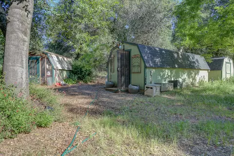 Exterior - 20192 Lyal Ln, Redding, CA 96002 photo 14 of 32