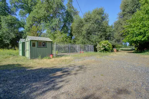 Exterior - 20192 Lyal Ln, Redding, CA 96002 photo 23 of 32