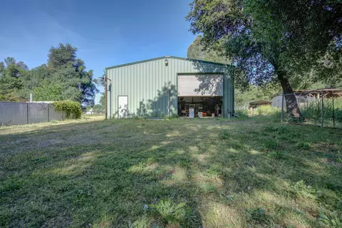 Exterior - 20192 Lyal Ln, Redding, CA 96002 photo 4 of 32