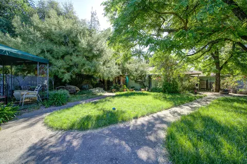 Exterior - 20192 Lyal Ln, Redding, CA 96002 photo 11 of 32