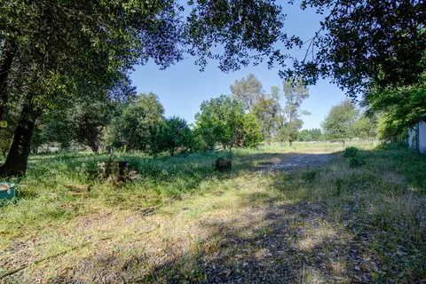 Exterior - 20192 Lyal Ln, Redding, CA 96002 photo 24 of 32