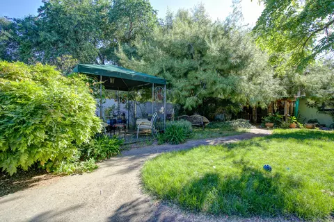Exterior - 20192 Lyal Ln, Redding, CA 96002 photo 13 of 32