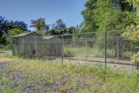 Exterior - 20192 Lyal Ln, Redding, CA 96002 photo 31 of 32