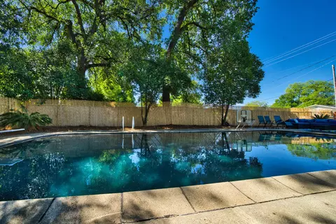 2431 Sacramento Dr, Redding, CA 96001 photo 2