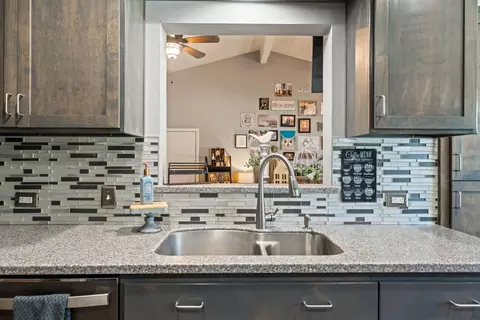 2431 Sacramento Dr, Redding, CA 96001 photo 5