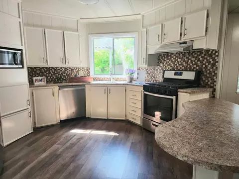 4425 White River Dr, Redding, CA 96003 photo 2