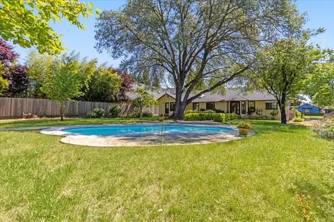 4652 Columbine Dr, Redding, CA 96002 photo 4