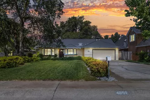 4652 Columbine Dr, Redding, CA 96002