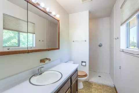 Bath - 12565 Encanto Way, Redding, CA 96003 photo 1 of 2