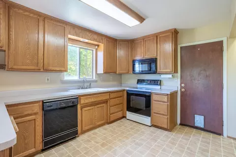 Kitchen - 12565 Encanto Way, Redding, CA 96003 photo 2 of 2