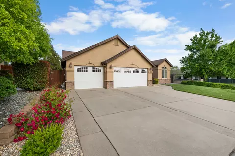699 Casa Buena St, Redding, CA 96003 photo 3