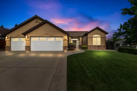 699 Casa Buena St, Redding, CA 96003
