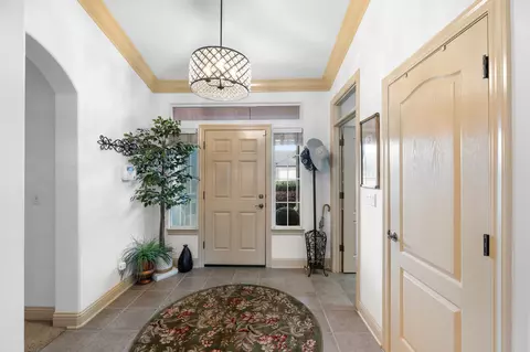 699 Casa Buena St, Redding, CA 96003 photo 5