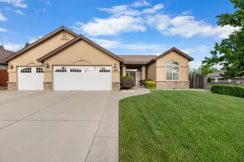 699 Casa Buena St, Redding, CA 96003 photo 2