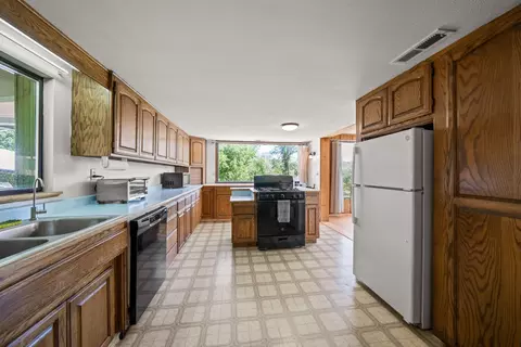 13810 Schole Dr, Redding, CA 96003 photo 10