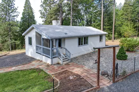 14935 Oak Run Rd, Oak Run, CA 96069