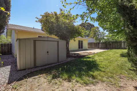 857 Monarch Ct, Redding, CA 96003 photo 20