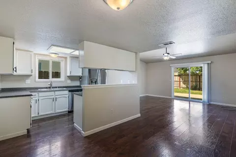 857 Monarch Ct, Redding, CA 96003 photo 3