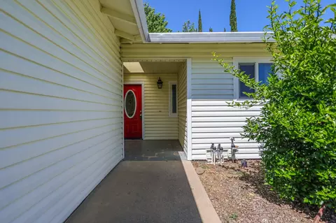 857 Monarch Ct, Redding, CA 96003 photo 2