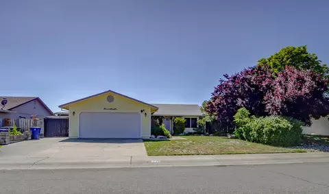 1743 Whistling Dr, Redding, CA 96003
