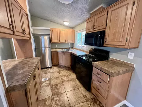 17772 Peterson, Redding, CA 96003 photo 8