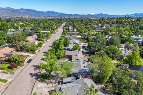 View/Area - 1855 Wisconsin Ave, Redding, CA 96001 photo 7 of 14
