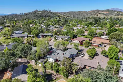 View/Area - 1855 Wisconsin Ave, Redding, CA 96001 photo 10 of 14