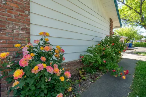 Exterior - 1855 Wisconsin Ave, Redding, CA 96001 photo 13 of 15