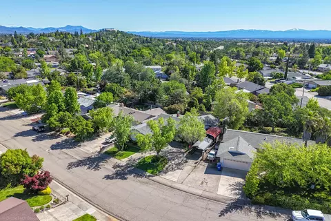 View/Area - 1855 Wisconsin Ave, Redding, CA 96001 photo 6 of 14