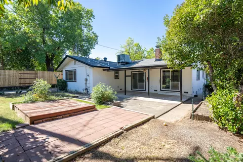 Exterior - 1855 Wisconsin Ave, Redding, CA 96001 photo 11 of 15