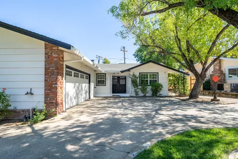 Exterior - 1855 Wisconsin Ave, Redding, CA 96001 photo 3 of 15