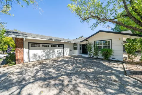 Exterior - 1855 Wisconsin Ave, Redding, CA 96001 photo 5 of 15