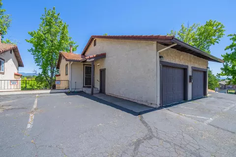 831 Mission Sierra Ct, Redding, CA 96003