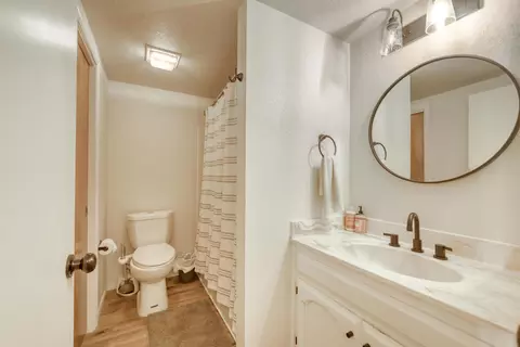 Bath - 831 Mission Sierra Ct, Redding, CA 96003 photo 1 of 2